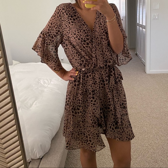 Sadie & Sage Dresses & Skirts - Sadie & Saige leopard print midi dress | medium